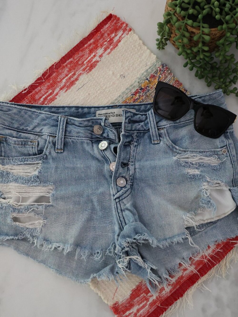 Abercrombie & Fitch Low Rise Boyfriend Shorts Denim Distressed